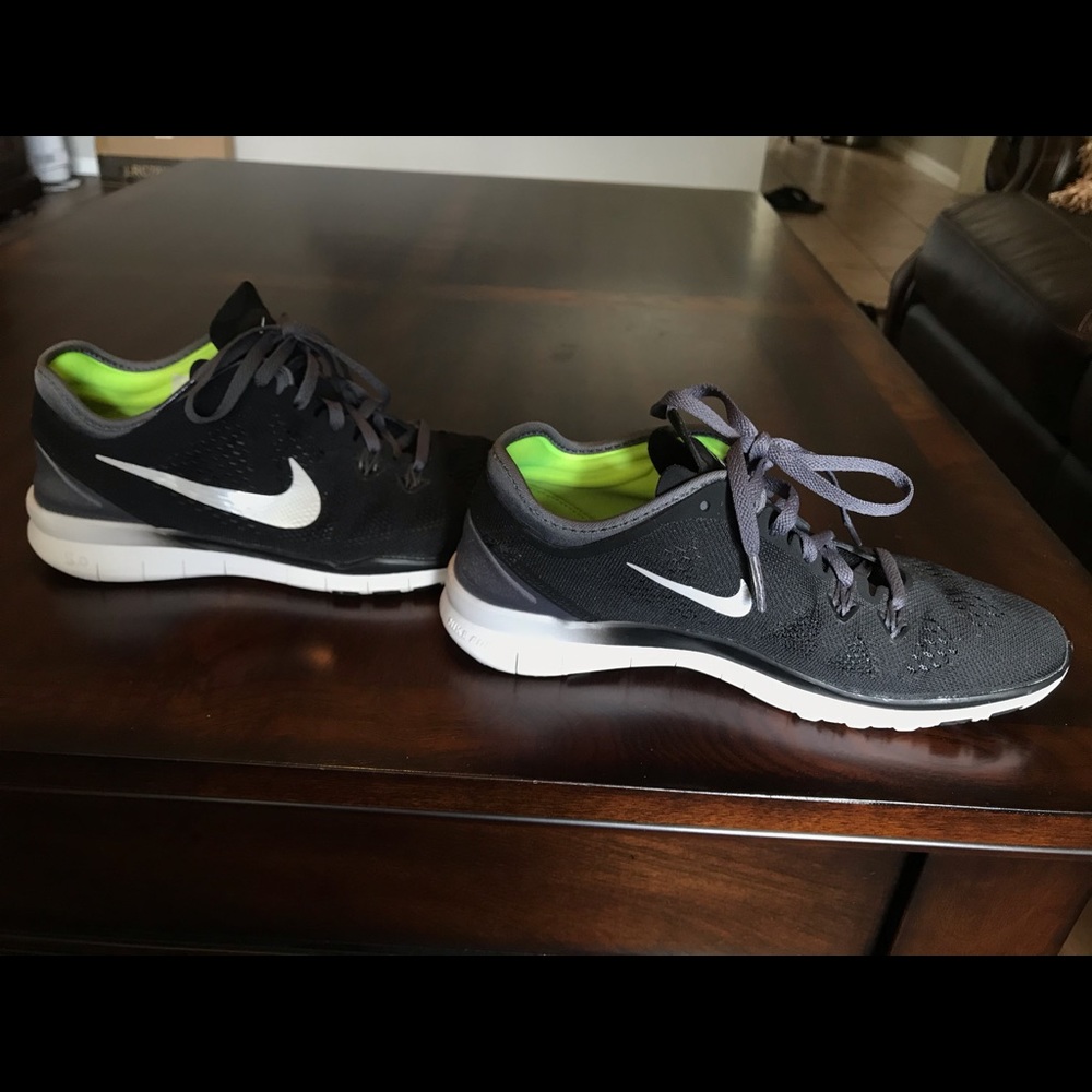 Nike woman’s black athletic shoes size 6.5